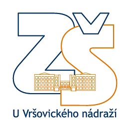 Escola Básica U Vršovického nádraží (Junto à estação de Vršovice).